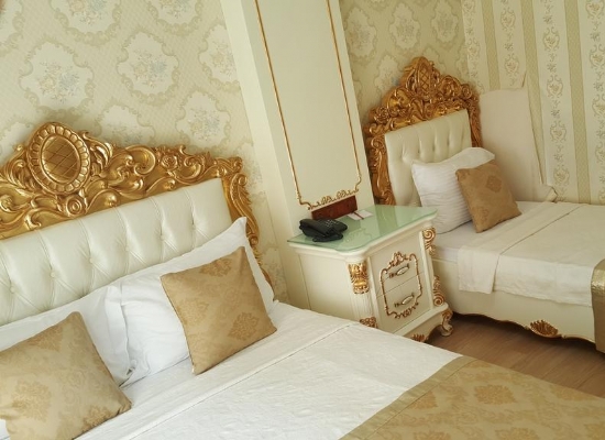 S�NGLE ROOM